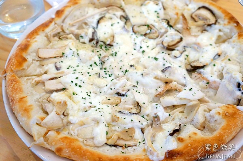 宜蘭美食餐廳【TAVOLA pizzeria】道地的披薩口味，寵物友善，雙人、四人分享餐超讚（餐點價目表） @紫色微笑 Ben Jean 饗樂生活