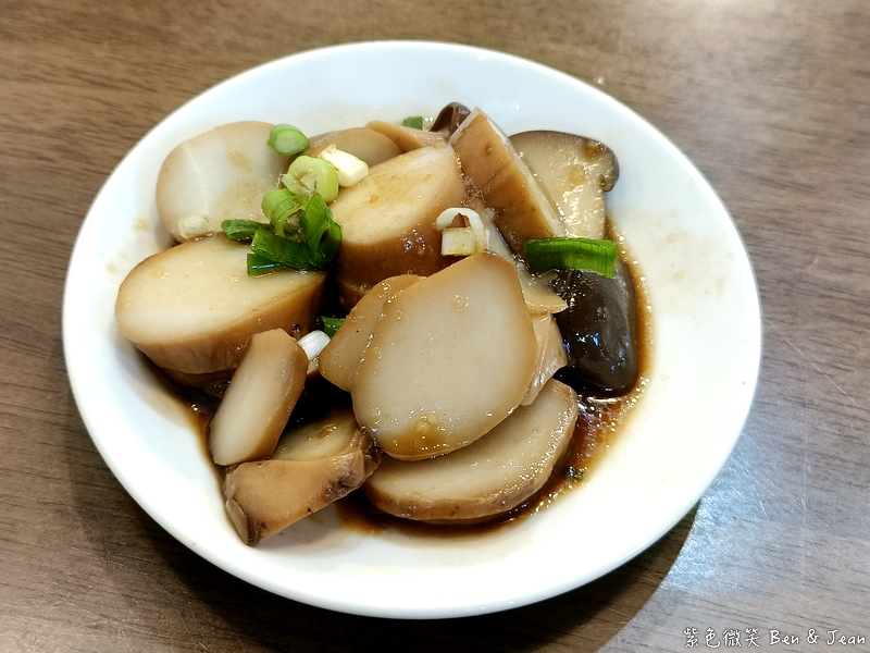 【吾春牛肉麵】宜蘭羅東文青牛肉麵專賣店，必吃紅燒、清燉牛肉麵，還有雞佛牛肉麵 (含菜單) @紫色微笑 Ben Jean 饗樂生活
