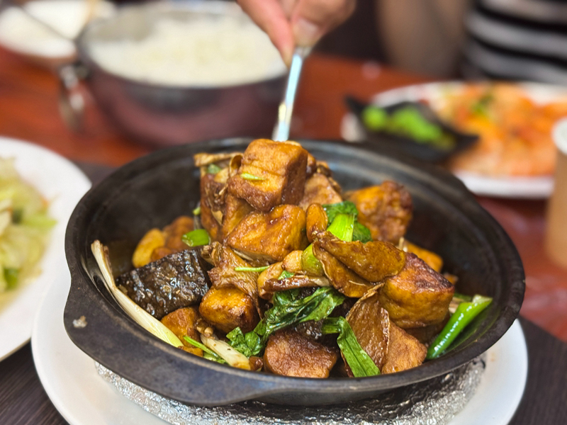 【百匯窯烤雞餐廳】窯烤雞、五更腸旺得獎菜色、宜蘭十大好食餐廳，烤雞還能外帶！ @紫色微笑 Ben Jean 饗樂生活