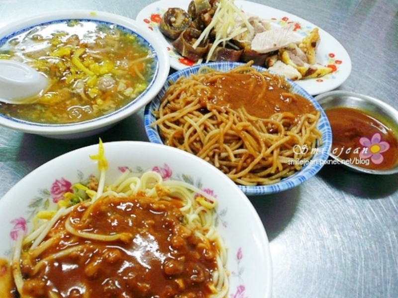 【正雄小吃部】宜蘭黑白切百年老店｜必點米粉炒、燻鴨、粉腸、豬頭肉、五花三層 @紫色微笑 Ben Jean 饗樂生活