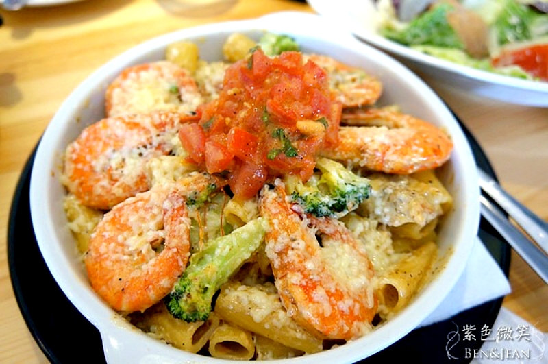 宜蘭美食餐廳【TAVOLA pizzeria】道地的披薩口味，寵物友善，雙人、四人分享餐超讚（餐點價目表） @紫色微笑 Ben Jean 饗樂生活