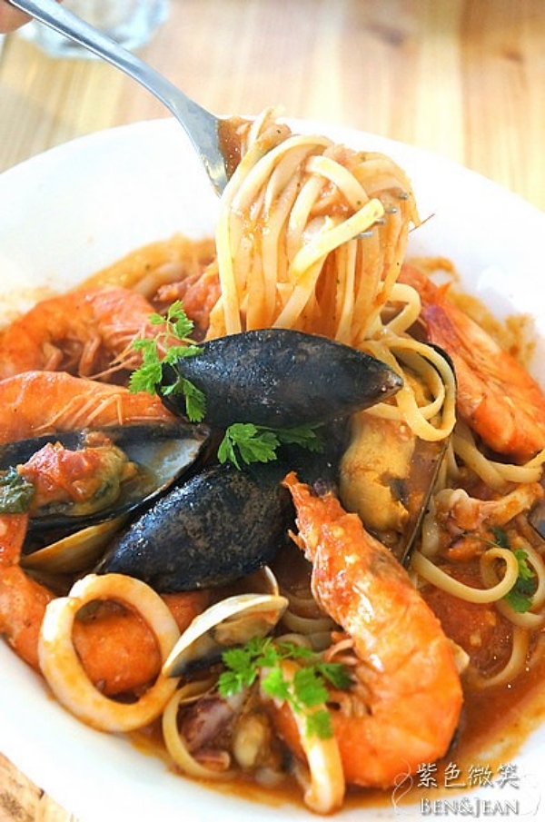 宜蘭美食餐廳【TAVOLA pizzeria】道地的披薩口味，寵物友善，雙人、四人分享餐超讚（餐點價目表） @紫色微笑 Ben Jean 饗樂生活