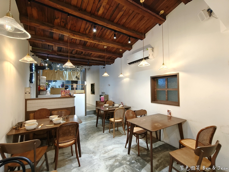 【吾春牛肉麵】宜蘭羅東文青牛肉麵專賣店，必吃紅燒、清燉牛肉麵，還有雞佛牛肉麵 (含菜單) @紫色微笑 Ben Jean 饗樂生活