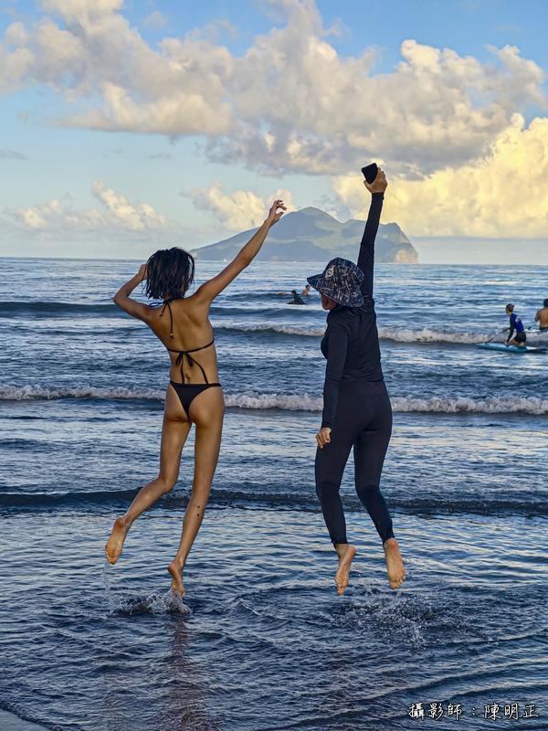 【外澳沙灘】免費親子玩水沙灘！外澳遊客中心九號咖啡館賞龜山島，看飛行傘衝浪牽罟，還有沖水區超讚 @紫色微笑 Ben Jean 饗樂生活