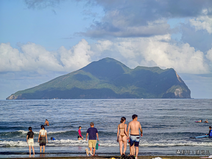 【外澳沙灘】免費親子玩水沙灘！外澳遊客中心九號咖啡館賞龜山島，看飛行傘衝浪牽罟，還有沖水區超讚 @紫色微笑 Ben Jean 饗樂生活