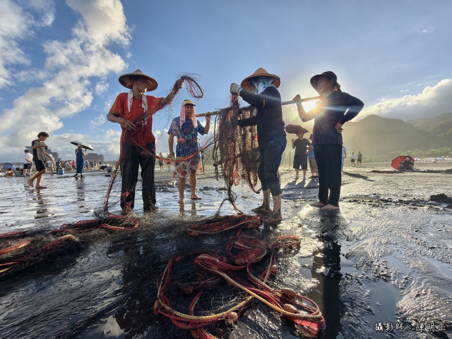 【外澳沙灘】免費親子玩水沙灘！外澳遊客中心九號咖啡館賞龜山島，看飛行傘衝浪牽罟，還有沖水區超讚 @紫色微笑 Ben Jean 饗樂生活