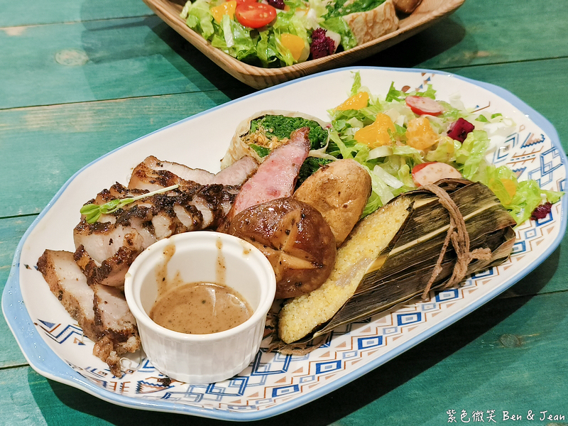 【喜浪鐵沐料理廚坊】宜蘭大學區美食道地原住民風味餐，必吃傳承鹹豬肉、吉拿夫與打那刺蔥燉雞肉，周五六原住民駐唱之夜！ @紫色微笑 Ben Jean 饗樂生活