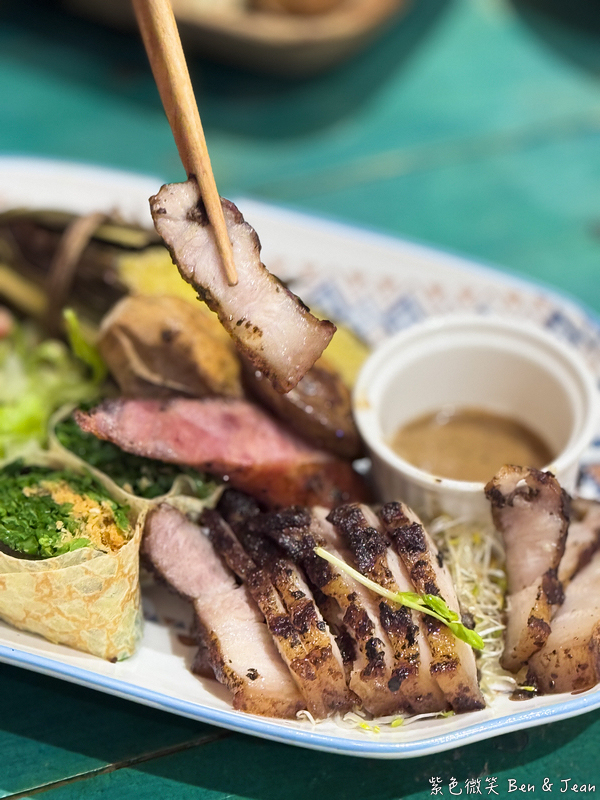 【喜浪鐵沐料理廚坊】宜蘭大學區美食道地原住民風味餐，必吃傳承鹹豬肉、吉拿夫與打那刺蔥燉雞肉，周五六原住民駐唱之夜！ @紫色微笑 Ben Jean 饗樂生活