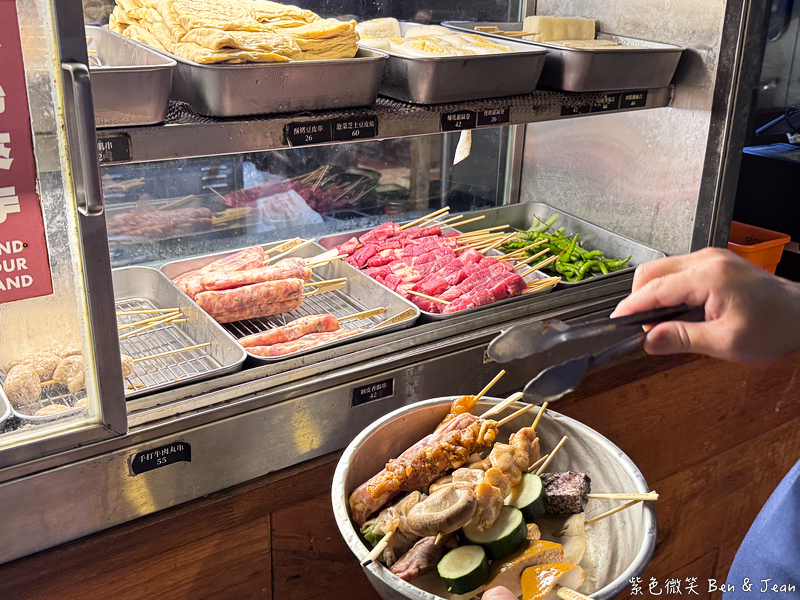 【路邊烤肉】菜單價位.宜蘭羅東人氣宵夜聚餐首選！戶外露營風燒烤＋包廂空間～氣氛超chill @紫色微笑 Ben Jean 饗樂生活