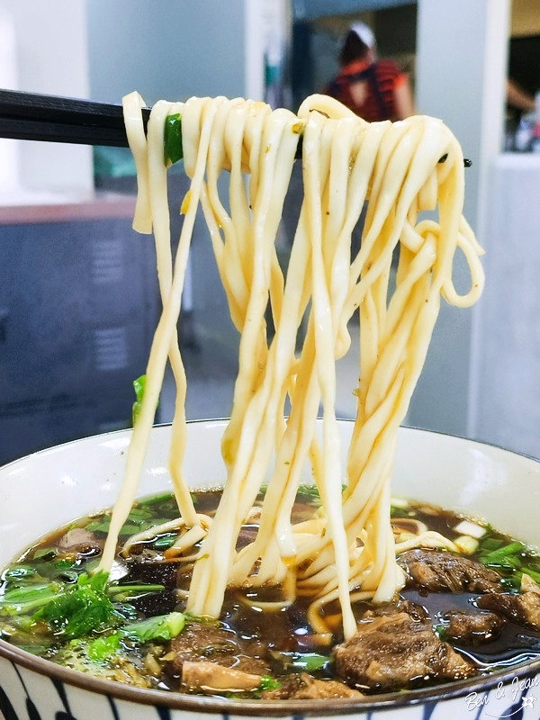 【上品牛肉麵】羅東在地人的喜愛紅燒牛肉麵，湯頭清爽不膩 @紫色微笑 Ben Jean 饗樂生活