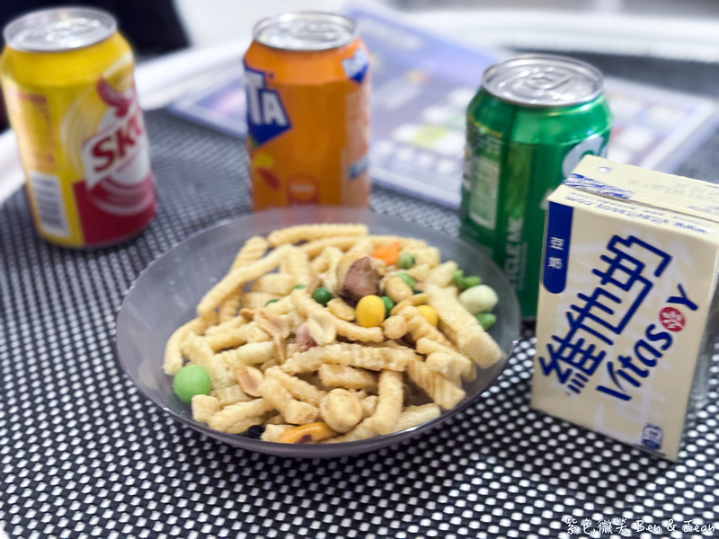 【香港維多利亞港夜遊】永安號. 張保仔(鴨靈號).豪華遊艇船票價格行程時間，幻彩詠香江、登船賞景好chill @紫色微笑 Ben Jean 饗樂生活