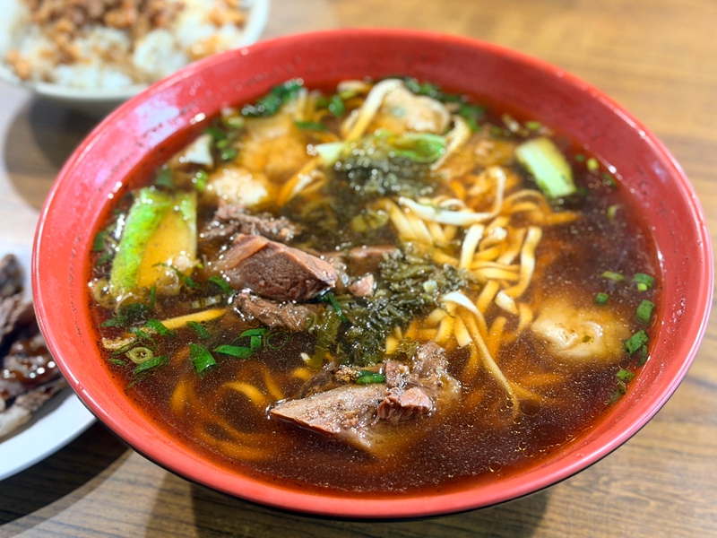 【老劉牛肉麵】宜蘭五結40年老店，龍德工業區上班族的最愛，多樣化小菜份量多 @紫色微笑 Ben Jean 饗樂生活
