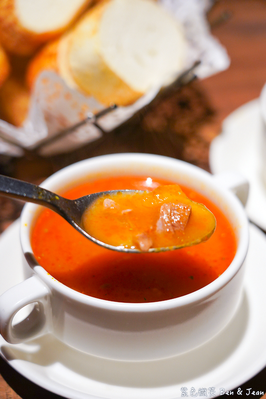 【亨利客原味炭烤牛排】信義區六張犁站美食推薦：中東牛肉包餅、紐約克牛排、伊比利豬通通必吃！ @紫色微笑 Ben Jean 饗樂生活