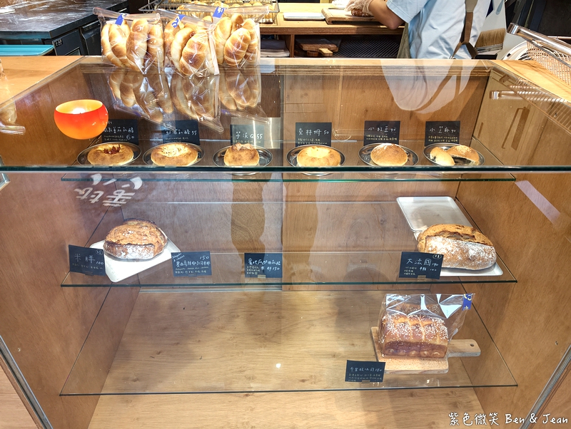 【村華麵包店】招牌海鹽奶油捲Q彈愈嚼愈香，高品質歐式麵包控必訪！ @紫色微笑 Ben Jean 饗樂生活