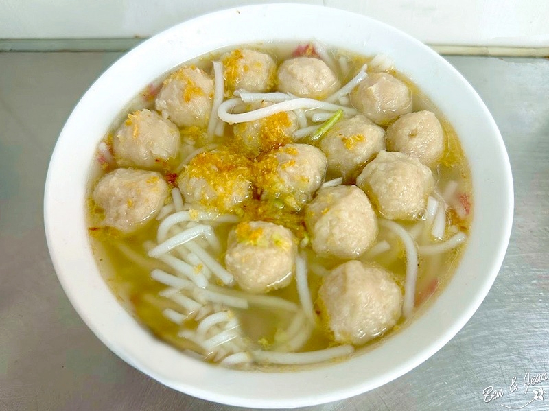 【信利號阿塗貓耳朵】80年魚丸米粉老店，獨特貓耳朵香Q彈牙，必點綜合米粉~粗米粉、魚丸、貓耳朵、油豆腐超好吃 @紫色微笑 Ben Jean 饗樂生活