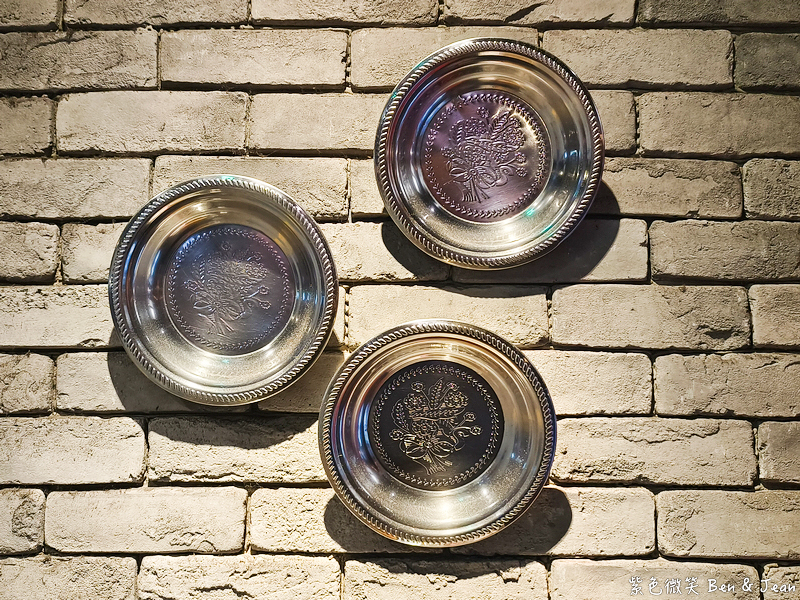 【亨利客原味炭烤牛排】信義區六張犁站美食推薦：中東牛肉包餅、紐約克牛排、伊比利豬通通必吃！ @紫色微笑 Ben Jean 饗樂生活