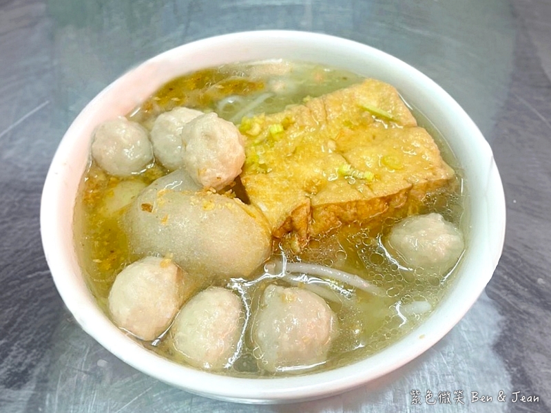 【信利號阿塗貓耳朵】80年魚丸米粉老店，獨特貓耳朵香Q彈牙，必點綜合米粉~粗米粉、魚丸、貓耳朵、油豆腐超好吃 @紫色微笑 Ben Jean 饗樂生活