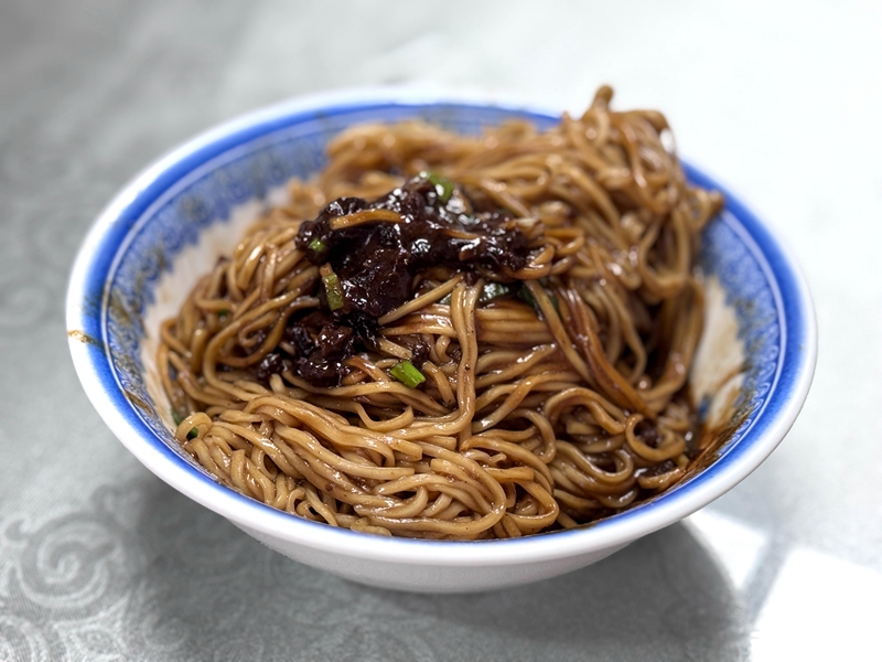 【宜蘭文昌炸醬麵|原聖母醫院中正南路】冬山義成路必吃古早味炸醬麵、乾拌麵、肉燥乾麵、油酥排骨麵、餛飩魚丸湯 @紫色微笑 Ben Jean 饗樂生活 【宜蘭文昌炸醬麵|原聖母醫院中正南路】冬山義成路必吃古早味炸醬麵、乾拌麵、肉燥乾麵、油酥排骨麵、餛飩魚丸湯 @紫色微笑 Ben Jean 饗樂生活