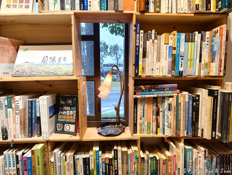 【森本屋】昔日舊書櫃重新出發,羅東林場裡隱藏版藝文二手書店,還有賣簡餐 @紫色微笑 Ben Jean 饗樂生活 【森本屋】昔日舊書櫃重新出發,羅東林場裡隱藏版藝文二手書店,還有賣簡餐 @紫色微笑 Ben Jean 饗樂生活