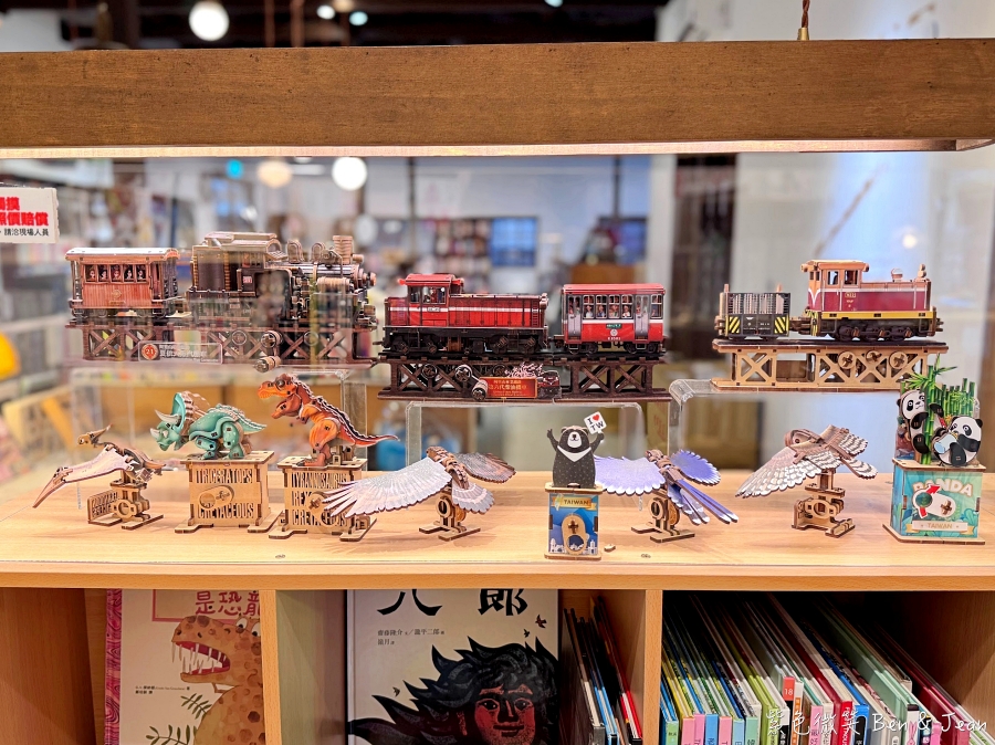 【森本屋】昔日舊書櫃重新出發,羅東林場裡隱藏版藝文二手書店,還有賣簡餐 @紫色微笑 Ben Jean 饗樂生活 【森本屋】昔日舊書櫃重新出發,羅東林場裡隱藏版藝文二手書店,還有賣簡餐 @紫色微笑 Ben Jean 饗樂生活