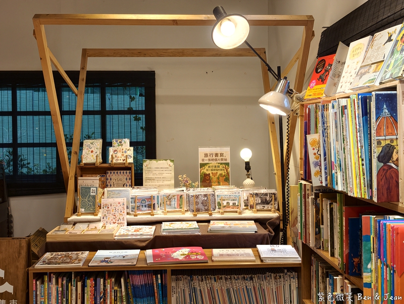 【森本屋】昔日舊書櫃重新出發,羅東林場裡隱藏版藝文二手書店,還有賣簡餐 @紫色微笑 Ben Jean 饗樂生活 【森本屋】昔日舊書櫃重新出發,羅東林場裡隱藏版藝文二手書店,還有賣簡餐 @紫色微笑 Ben Jean 饗樂生活