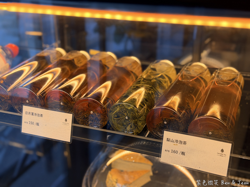【Herbelle Tea 湖畔茶屋】宜蘭礁溪龍潭湖畔絕美湖景咖啡廳，坐擁龍潭湖畔第一排絕美湖景，寵物友善、高CP值打卡熱點 @紫色微笑 Ben Jean 饗樂生活