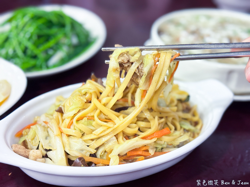 【番割田甕缸雞】雞皮脆肉鮮嫩多汁帶有柴燒香氣，國道五號蘇澳交流道下高人氣美食 @紫色微笑 Ben Jean 饗樂生活
