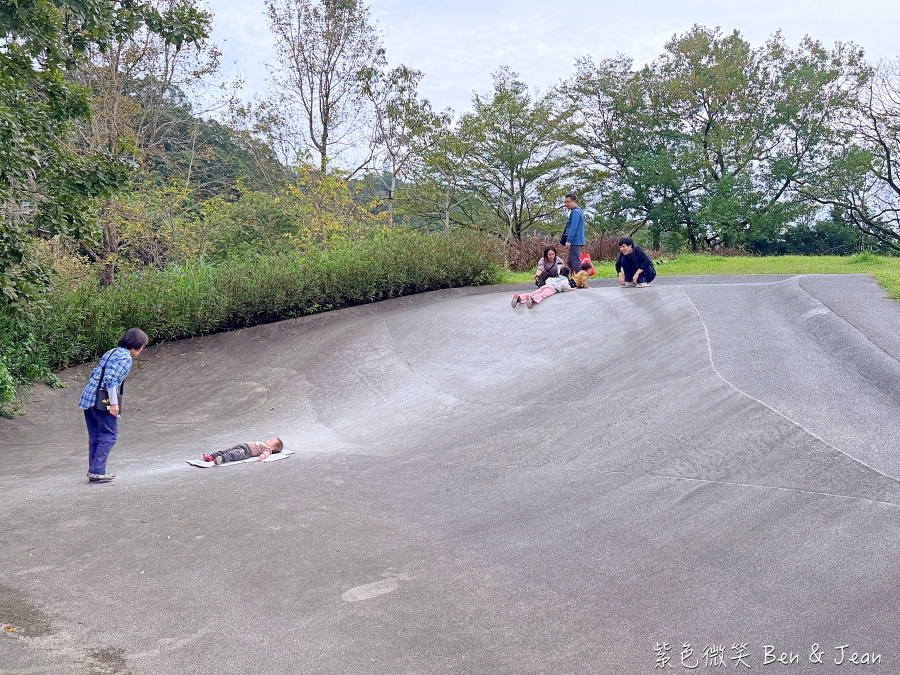 【龍潭湖風景區】宜蘭礁溪龍潭湖旁湖畔茶屋、絕美環湖步道、大碗公溜滑梯、白色貨櫃屋 @紫色微笑 Ben Jean 饗樂生活