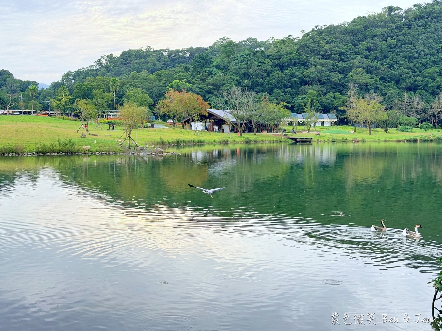 【Herbelle龍潭湖畔悠活園區】龍潭湖畔悠活園區，純白貨櫃景觀咖啡，Herbelle Tea 湖畔茶屋，順遊龍潭湖大溜滑梯、吃臭豆腐 @紫色微笑 Ben Jean 饗樂生活