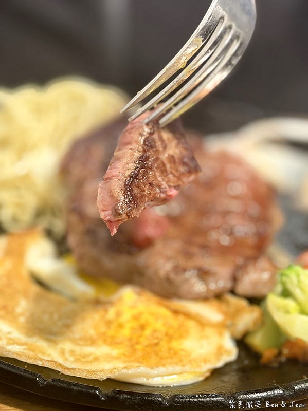 【天牛私廚牛排】食尚玩家推薦！高品質原塊肉免沾醬就好吃，羅東牛排人氣名店 @紫色微笑 Ben Jean 饗樂生活