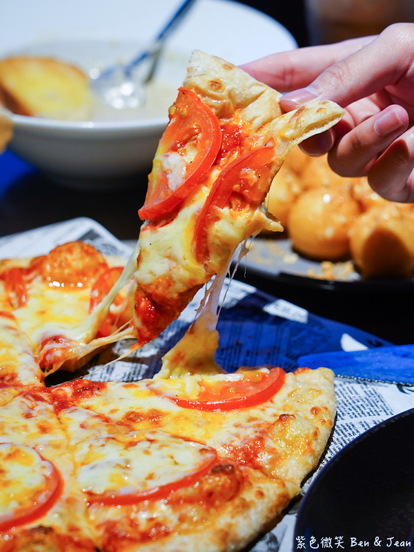 OA PIZZA》烏石港旁美式餐廳，星巴客咖啡、吉姆老爹啤酒、麥田啤酒  海景步道戲水踏浪，OA HOTEL頭城外澳美食推薦 @紫色微笑 Ben Jean 饗樂生活