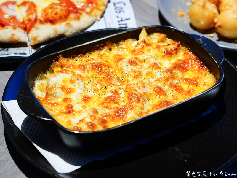 OA PIZZA》烏石港旁美式餐廳，星巴客咖啡、吉姆老爹啤酒、麥田啤酒  海景步道戲水踏浪，OA HOTEL頭城外澳美食推薦 @紫色微笑 Ben Jean 饗樂生活