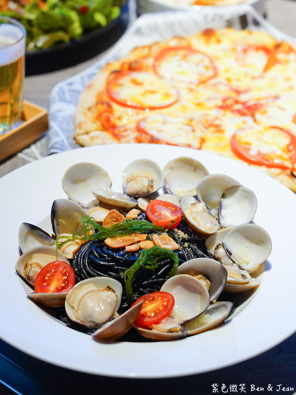OA PIZZA》烏石港旁美式餐廳，星巴客咖啡、吉姆老爹啤酒、麥田啤酒  海景步道戲水踏浪，OA HOTEL頭城外澳美食推薦 @紫色微笑 Ben Jean 饗樂生活