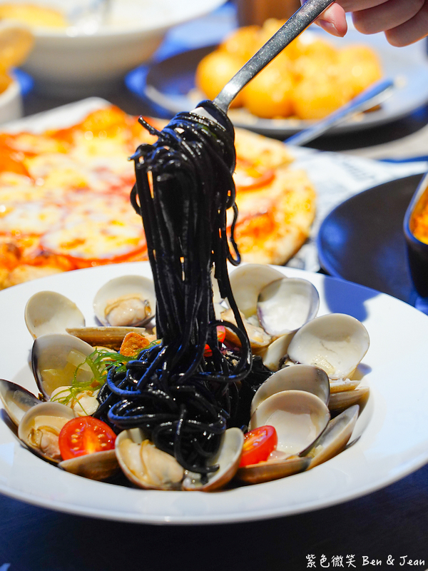OA PIZZA》烏石港旁美式餐廳，星巴客咖啡、吉姆老爹啤酒、麥田啤酒  海景步道戲水踏浪，OA HOTEL頭城外澳美食推薦 @紫色微笑 Ben Jean 饗樂生活