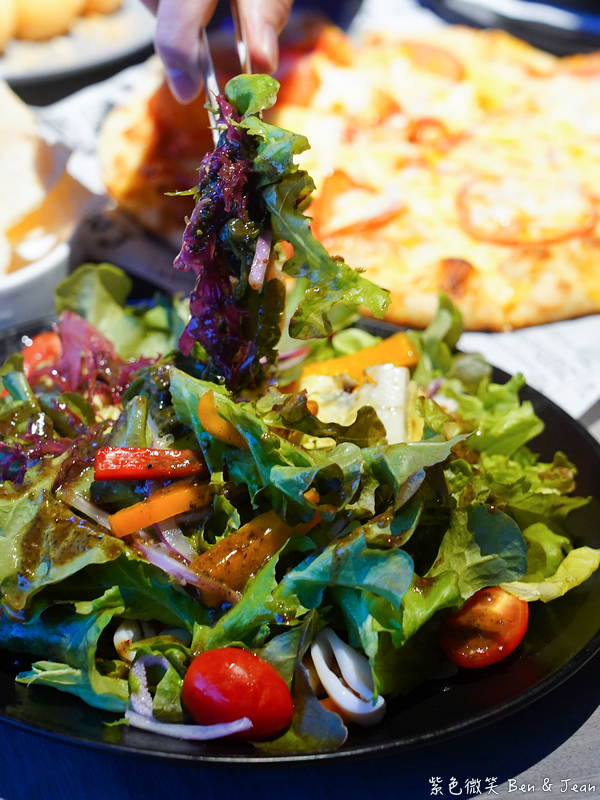 OA PIZZA》烏石港旁美式餐廳，星巴客咖啡、吉姆老爹啤酒、麥田啤酒  海景步道戲水踏浪，OA HOTEL頭城外澳美食推薦 @紫色微笑 Ben Jean 饗樂生活