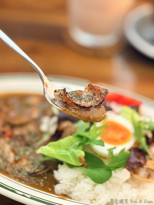 【泥鰍Coffee hooliu】鬧區中的昭和風老宅咖啡廳，品味專業咖啡與甜點，享受慢活時光！ @紫色微笑 Ben Jean 饗樂生活