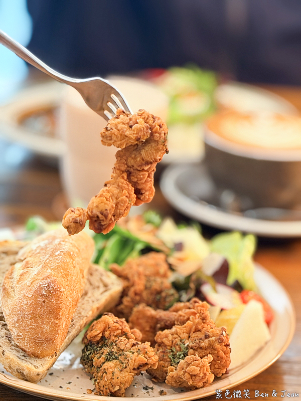 【泥鰍Coffee hooliu】鬧區中的昭和風老宅咖啡廳，品味專業咖啡與甜點，享受慢活時光！ @紫色微笑 Ben Jean 饗樂生活