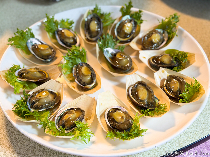 【海珍園海鮮】2026宜蘭礁溪餐廳推薦!澎拜桌菜結合新鮮海味與蘭陽風味菜，新鮮生魚片、清蒸大沙公、龍蝦拼盤到經典的蘭陽三寶、龍眼木烤雞 @紫色微笑 Ben Jean 饗樂生活