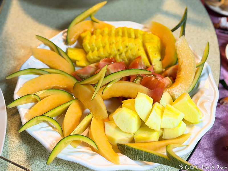 【海珍園海鮮】2026宜蘭礁溪餐廳推薦!澎拜桌菜結合新鮮海味與蘭陽風味菜，新鮮生魚片、清蒸大沙公、龍蝦拼盤到經典的蘭陽三寶、龍眼木烤雞 @紫色微笑 Ben Jean 饗樂生活