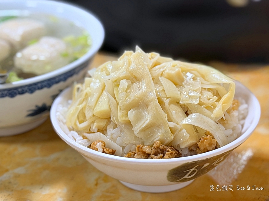 【蘇澳港廟口廖榮川米糕】南方澳南天宮旁50年老店，必吃加了魚鬆肉燥小黃瓜的米糕、苦瓜排骨湯 @紫色微笑 Ben Jean 饗樂生活
