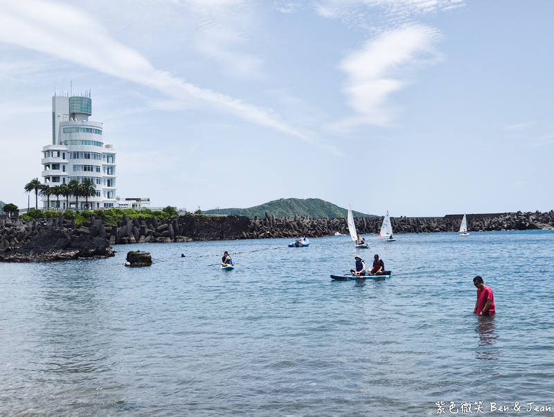 【豆腐岬風景區】豆腐岬海水浴場SUP立槳&times;獨木舟&times;浮潛體驗，海崖軍事碉堡美拍熱點 @紫色微笑 Ben Jean 饗樂生活