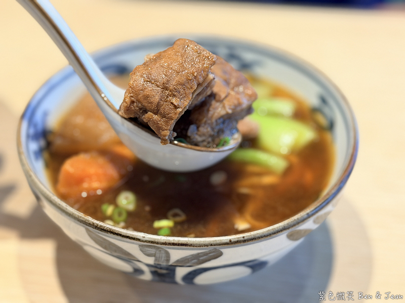 【蒔光牛肉麵】隱藏鄉間的咖啡館牛肉麵！老宅時光感，湯頭鮮甜牛肋軟爛 @紫色微笑 Ben Jean 饗樂生活
