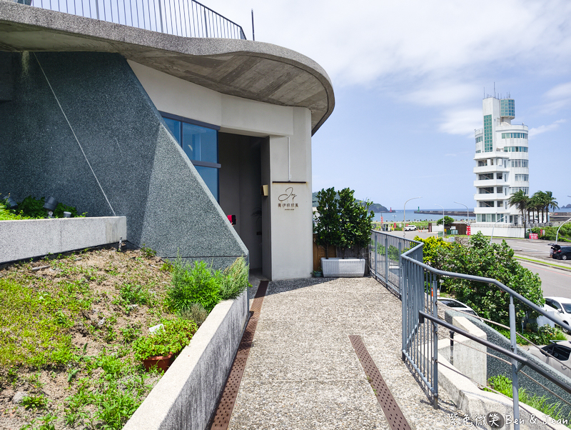 【豆腐岬風景區】豆腐岬海水浴場SUP立槳&times;獨木舟&times;浮潛體驗，海崖軍事碉堡美拍熱點 @紫色微笑 Ben Jean 饗樂生活
