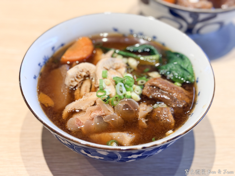 【蒔光牛肉麵】隱藏鄉間的咖啡館牛肉麵！老宅時光感，湯頭鮮甜牛肋軟爛 @紫色微笑 Ben Jean 饗樂生活