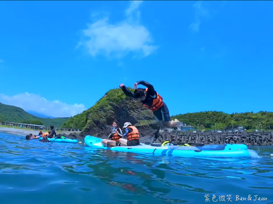 【豆腐岬風景區】豆腐岬海水浴場SUP立槳&times;獨木舟&times;浮潛體驗，海崖軍事碉堡美拍熱點 @紫色微笑 Ben Jean 饗樂生活
