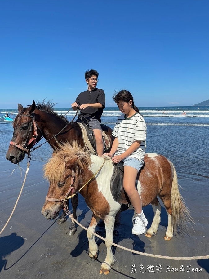 【外澳沙灘】免費親子玩水沙灘！外澳遊客中心九號咖啡館賞龜山島、騎馬、抓沙蟹，看飛行傘衝浪牽罟，還有沖水區超讚 @紫色微笑 Ben Jean 饗樂生活
