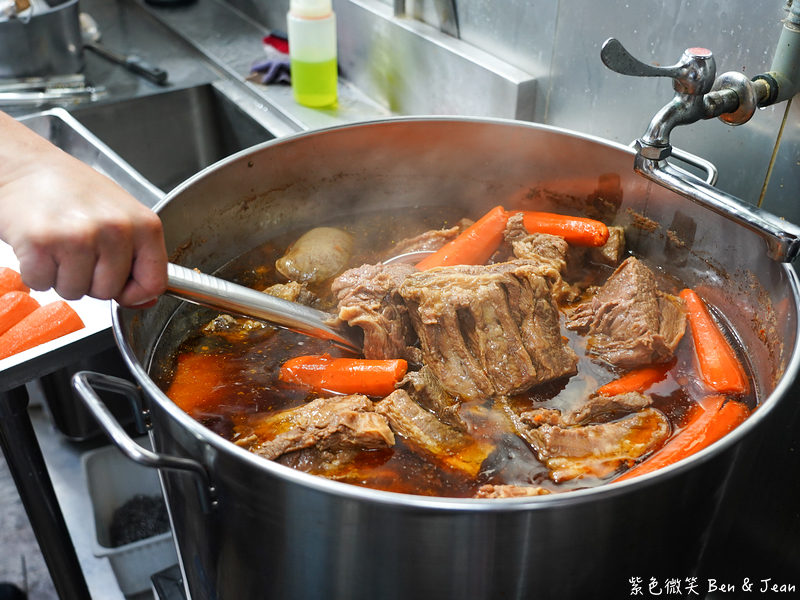 【新竹美食】九添福牛肉麵館|米其林必比登推薦!城隍廟旁真材實料的極致湯頭 @紫色微笑 Ben Jean 饗樂生活 【新竹美食】九添福牛肉麵館|米其林必比登推薦!城隍廟旁真材實料的極致湯頭 @紫色微笑 Ben Jean 饗樂生活