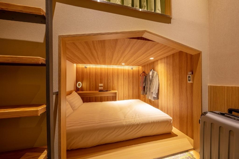 【桃園機場住宿】町・草休行館 CHO Stay｜二航廈超浮誇日系膠囊旅館！木質感小木屋、貼心免費備品，紅眼班機與轉機的睡眠救星！ @紫色微笑 Ben Jean 饗樂生活