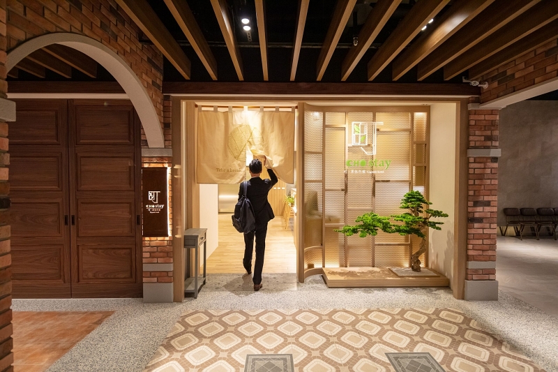 【桃園機場住宿】町・草休行館 CHO Stay｜二航廈超浮誇日系膠囊旅館！木質感小木屋、貼心免費備品，紅眼班機與轉機的睡眠救星！ @紫色微笑 Ben Jean 饗樂生活
