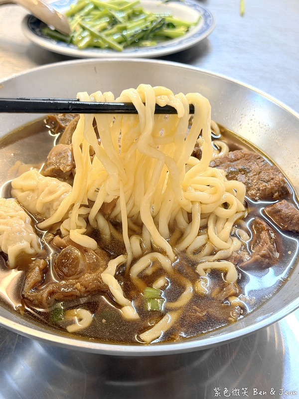 【老豫仔招牌牛肉麵】湯頭香濃、牛肉厚實軟嫩，在地人激推的牛肉麵口袋名單 @紫色微笑 Ben Jean 饗樂生活